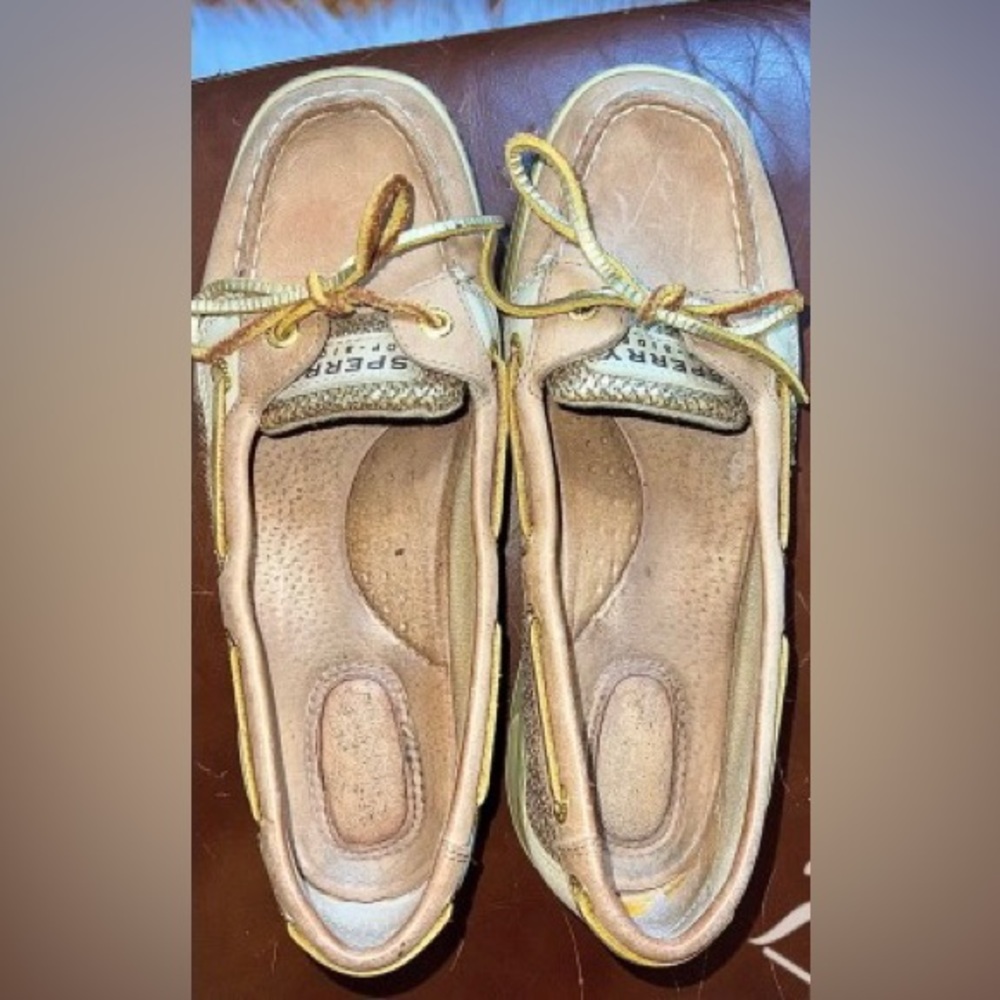 Women’s Worn Sperry’s